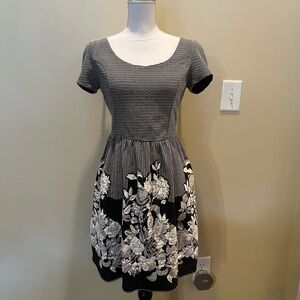 Miami: Floral Striped Short Sleeve A-Line Dress ((ADULT LARGE)) **NO TAGS**